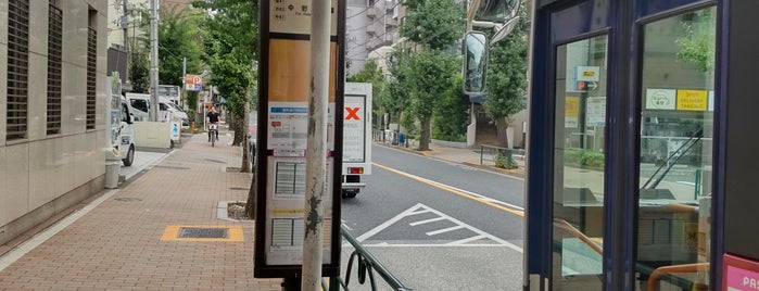 笹塚中学バス停 is one of ハチ公バス 本町・笹塚循環 春の小川ルート.