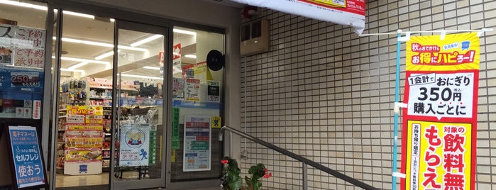 ローソン 天現寺店 is one of 私の人生関連・旅行スポット.