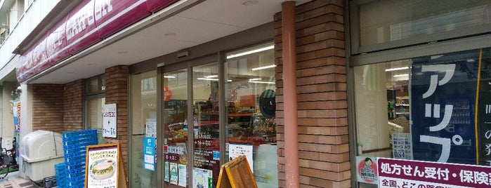 ナチュラルローソン 九品仏小前店 is one of 世田谷区目黒区コンビニ.