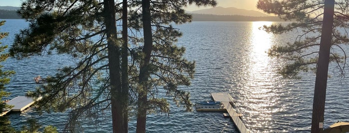 Lake Almanor is one of Cool things to see 😎.