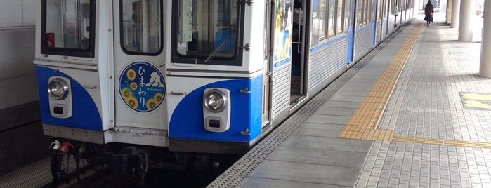 Shintoyohashi Station is one of สถานที่ที่ Hideo ถูกใจ.