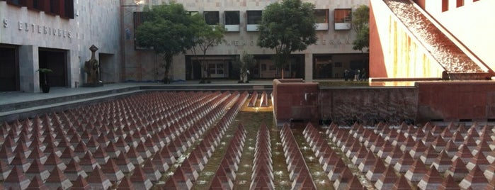 Museo Memoria y Tolerancia is one of Museos.