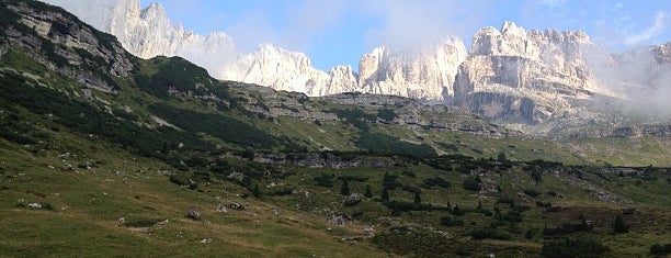 Rifugio Al Cacciatore is one of Rifugi.