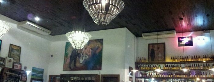 Bar do Azeitona is one of Lugares favoritos de Caroline.