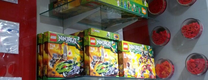 Lego Store is one of Orte, die Ana María gefallen.