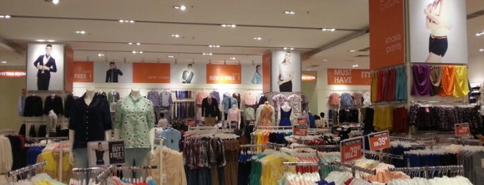 Brands Outlet is one of ꌅꁲꉣꂑꌚꁴꁲ꒒ : понравившиеся места.