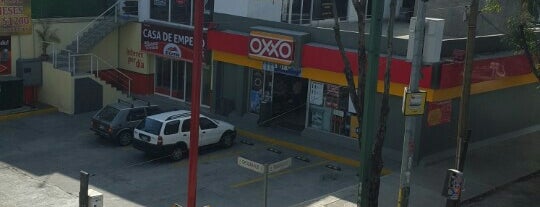 Oxxo (metro Aculco) is one of Daveさんのお気に入りスポット.