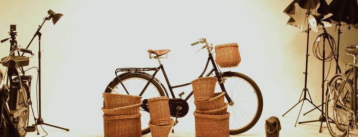 POLANSKI WORLD is one of Bicicletas.