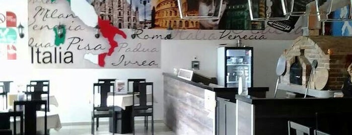 Pizzería La bella ivrea is one of สถานที่ที่ Christian ถูกใจ.