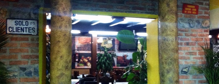 Restaurant Las Tres Esquinas is one of Comer en Caracas.