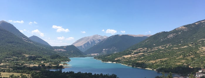 Lago di Barrea is one of Itinerari 🌳.