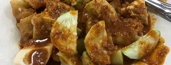 古来云来包点（峇株龙华分行） is one of batu pahat food.