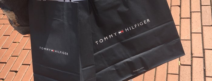 Tommy Hilfiger is one of Kevin : понравившиеся места.