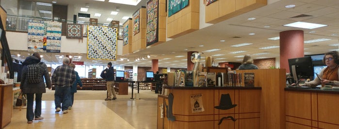 La Crosse Public Library Main is one of Lacrosse.