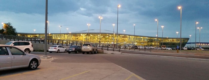 Международный аэропорт Гейдар Алиев (GYD) is one of Куда летают самолеты из Казани?.