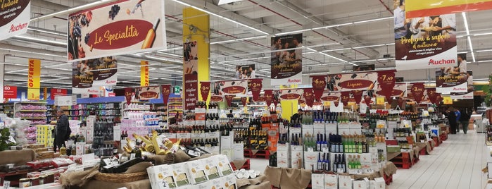 Auchan is one of Centro Commerciale.