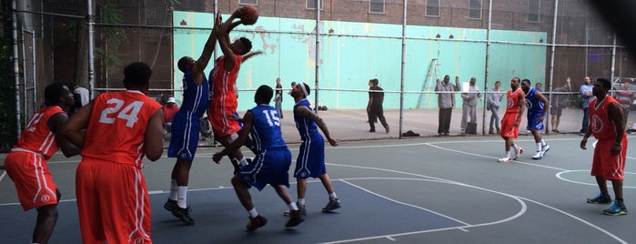 West 4th Street Courts (The Cage) is one of Kimmie's Saved Places.