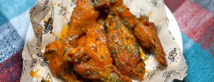 Love Baked Wings is one of Lugares favoritos de Chez.