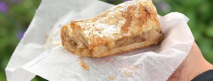 Helmut's Strudel is one of Alwynさんのお気に入りスポット.