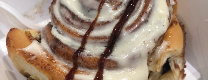 Cinnabon is one of Locais curtidos por Christopher.