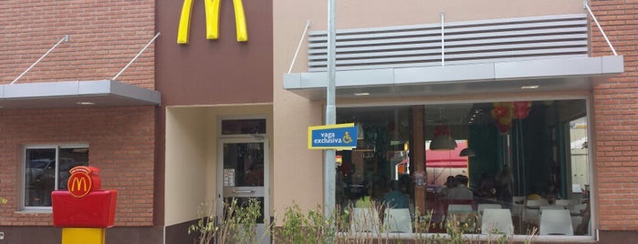 McDonald's is one of Locais curtidos por Giovana.