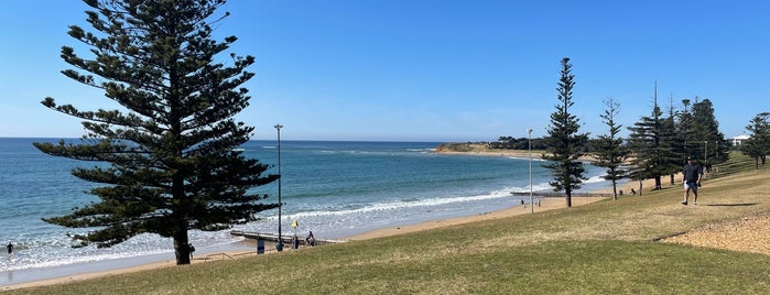 Torquay Front Beach is one of Matthew’s Liked Places.