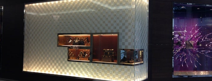 Louis Vuitton is one of Lugares favoritos de Thomas.