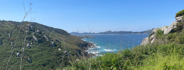 Faro de Melide is one of Faros.