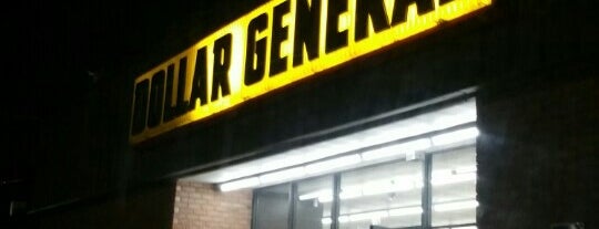 Dollar General is one of danielleさんのお気に入りスポット.