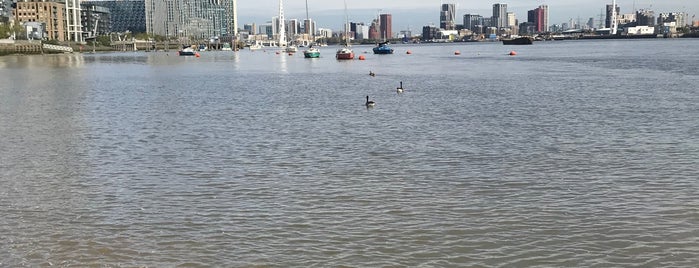 Greenwich Yacht Club is one of London-Live music.