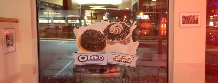 Krispy Kreme donut shop is one of Lugares favoritos de Chester.