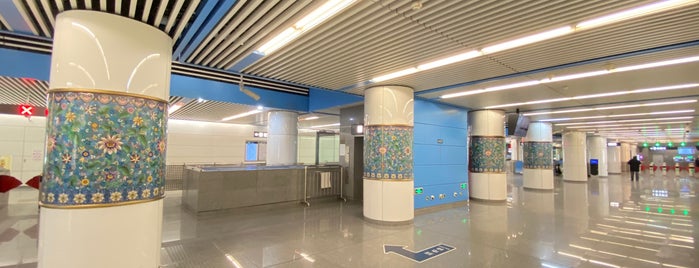 Subway Jingtai Station is one of Beijing Subway Stations 2/2.