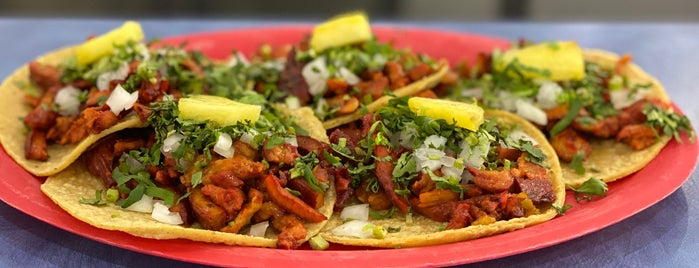 Tacos El Farolito is one of Lugares favoritos de Carlos.