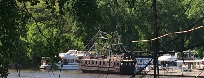 Watergate Marina on Great River Passage is one of Parks.