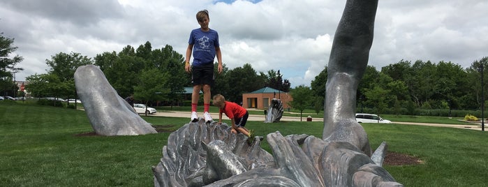 The Awakening Statue is one of Locais curtidos por Benjamin.