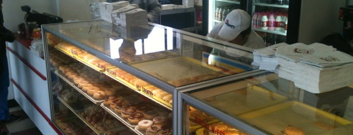 Donut Palace is one of Amazing Restaurants.