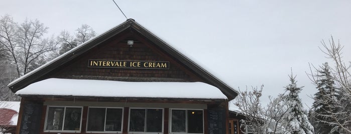 Intervale Farm Pancake House is one of Granjas.