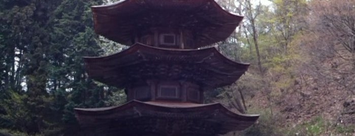 八角三重塔 is one of Lugares favoritos de Masahiro.