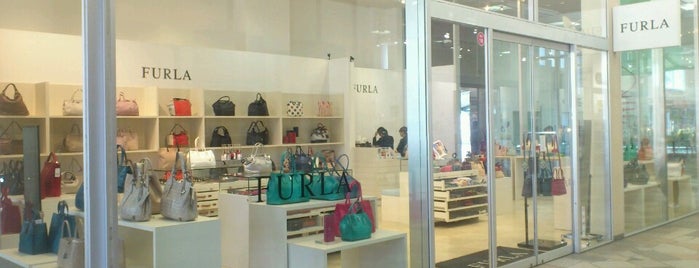 FURLA is one of สถานที่ที่ Tsuneaki ถูกใจ.