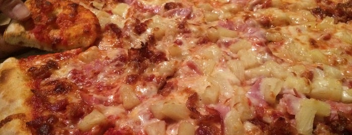 Pier Pizza Co. is one of Cynthiaさんのお気に入りスポット.