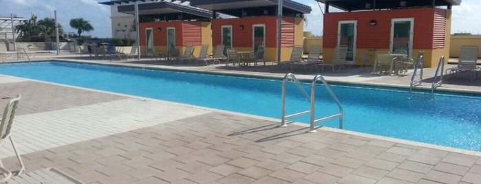 Poolside At Grand Central West is one of Lugares favoritos de Brian.