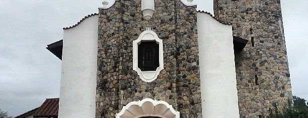 Parroquia Santo Domingo de Guzmán - Rocas de Santo Domingo is one of Tempat yang Disukai Mario.