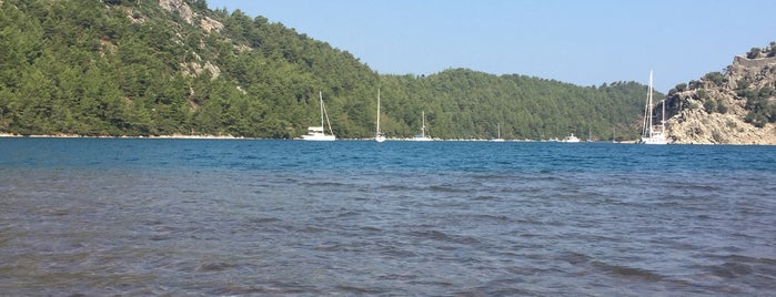 Kız Kumu Plajı is one of Orte, die Ahmet gefallen.