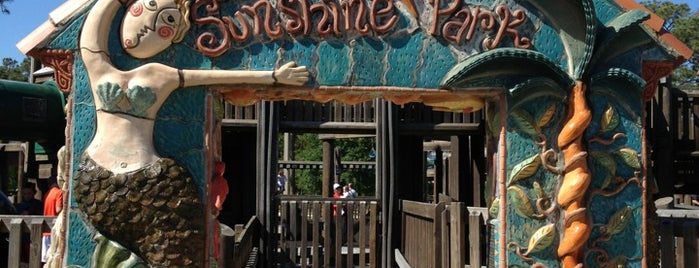 South Beach Park and Sunshine Playground is one of Locais curtidos por Manny.