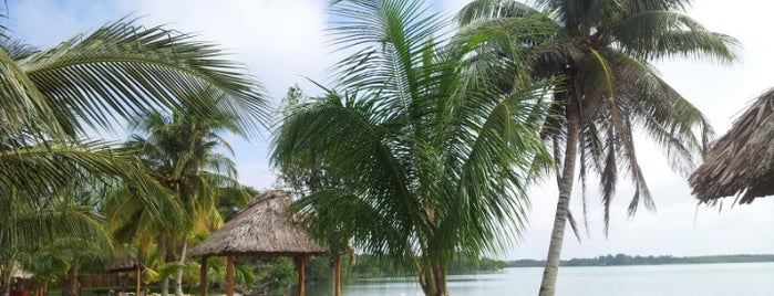 Laguna Milagros is one of Tempat yang Disukai Mario.
