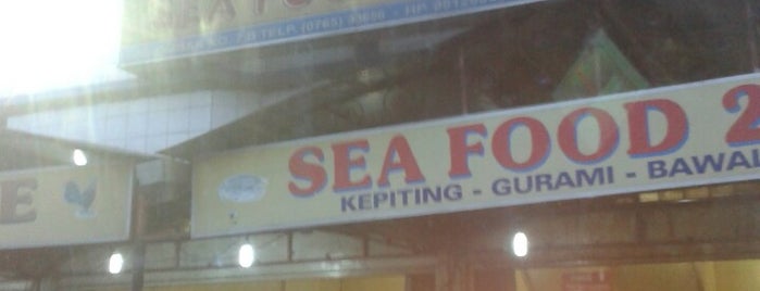 Sea Food 2000 is one of Kuliner guide dumai.