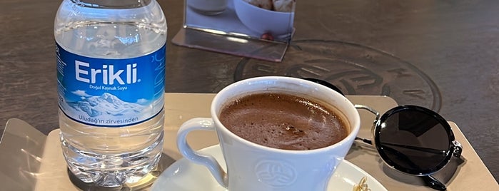 Kahve Dünyası is one of Posti che sono piaciuti a Hana.