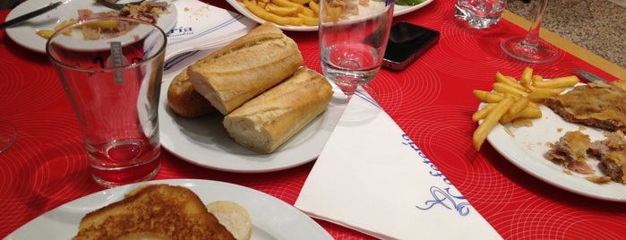 Cafeteria Alhambra is one of Camino a Santiago Restaurantes.