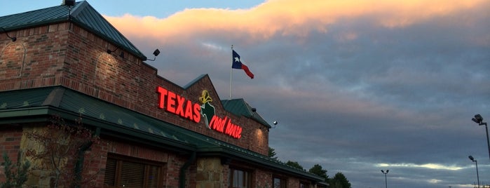 Texas Roadhouse is one of สถานที่ที่ Natasha ถูกใจ.