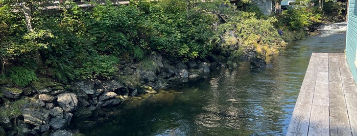 Historic Creek Street is one of Tempat yang Disukai Joel.